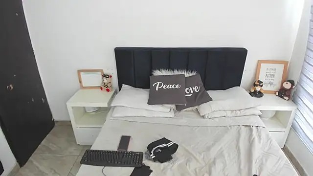 melanie_roux__ webcam