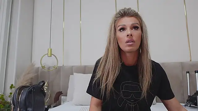 HaileyRoses live cam on StripChat