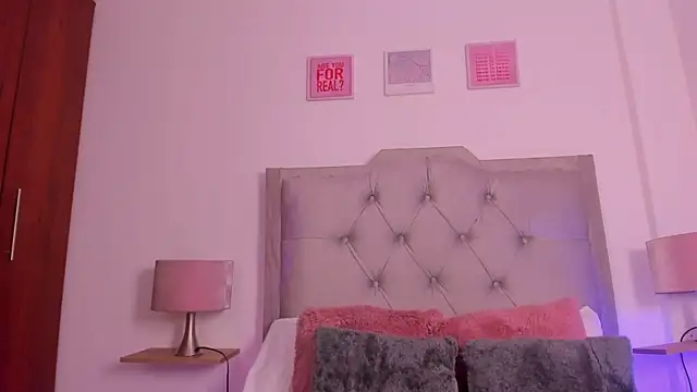 iMiia_coopper01 live cam on StripChat