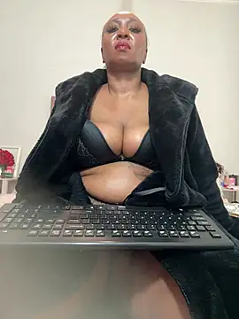 Bootyliciouse21X webcam