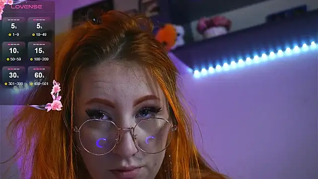 DaddysLittleSlutfox webcam