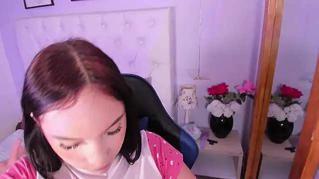 cloe_weiss live cam on StripChat
