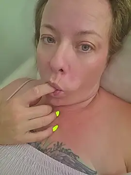 julimonroe webcam