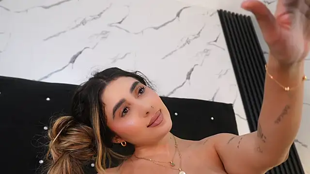 Annyy_Rosse webcam