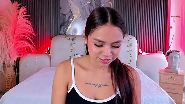 CarolineFyre webcam