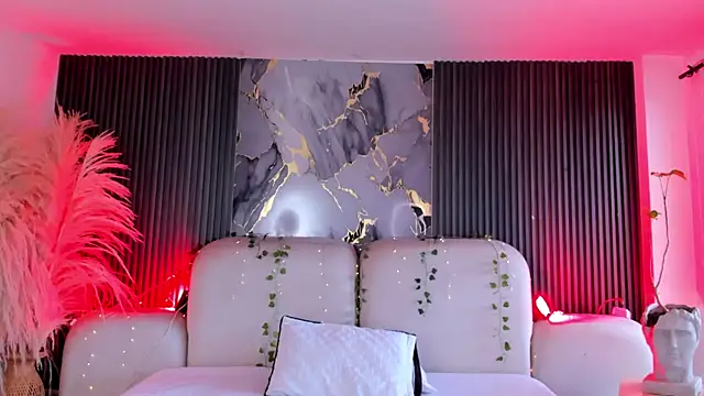 CarolineFyre webcam