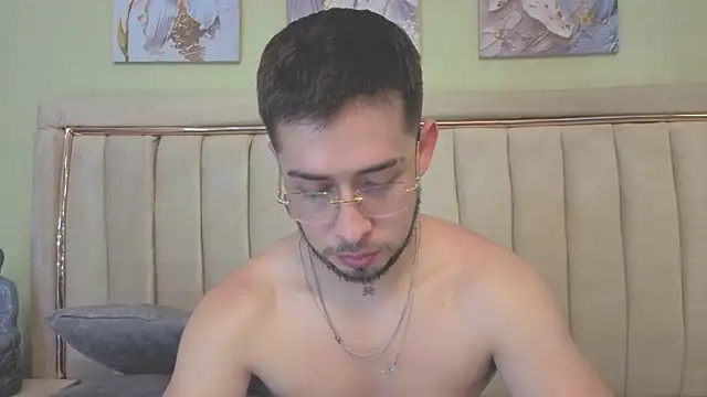Tommas_Jhonson live cam on StripChat