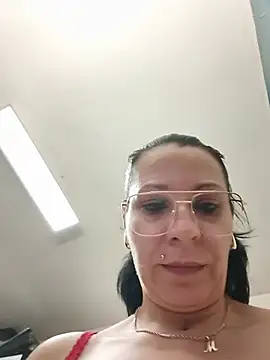 SugarDiamonds live cam on StripChat