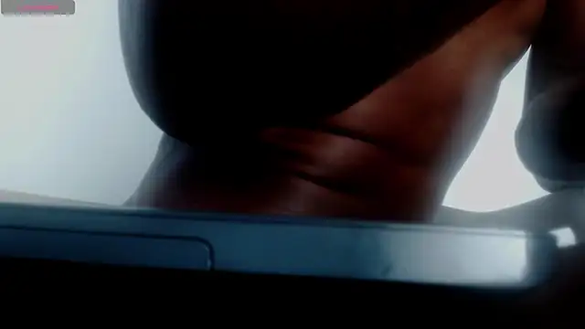 drake_brwon_23 live cam on StripChat
