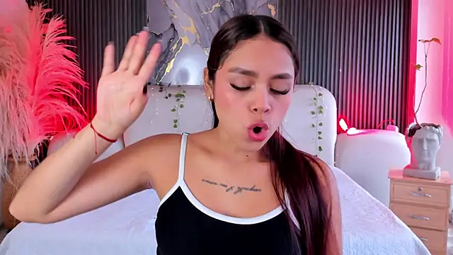 CarolineFyre webcam