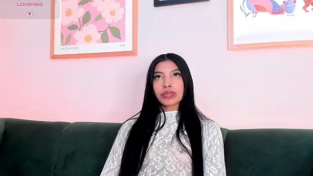 Tiffany_Low live cam on StripChat