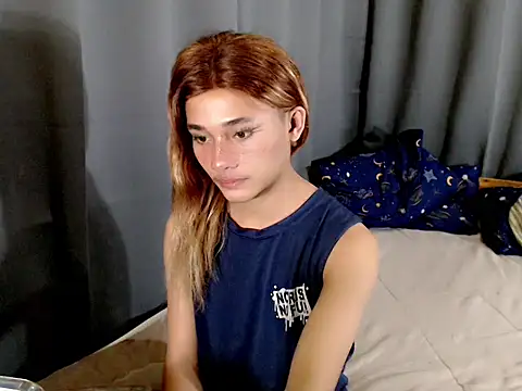 Petite_HugeCock webcam