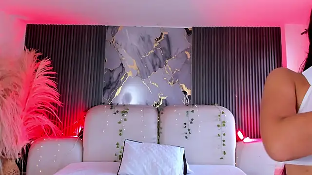 CarolineFyre webcam