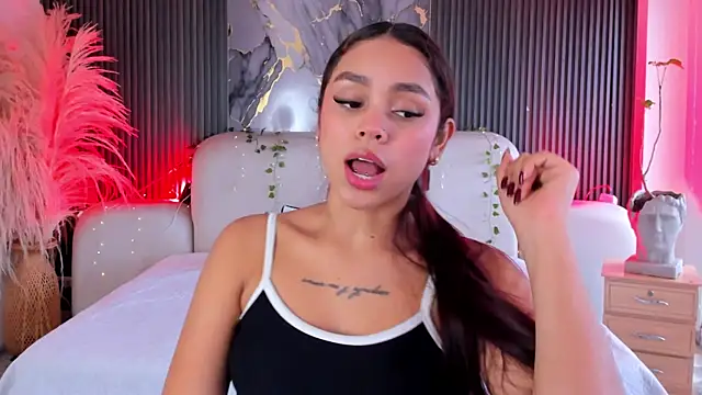CarolineFyre webcam