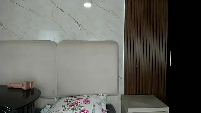 TiffanyMonrowHL live cam on StripChat