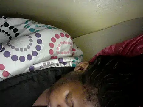 lilmomaa live cam on StripChat