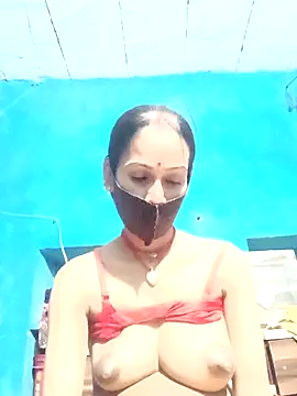 Nandani-758 webcam
