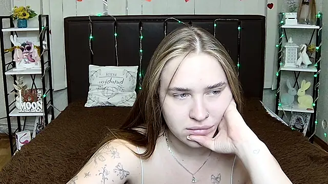 LauraHlot