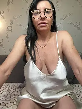 amberhotqueen (F mature) - Fingers in my pussy + 5 min control