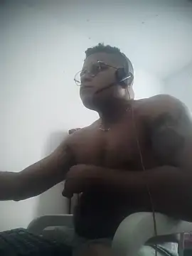 SaucyAffair0 webcam