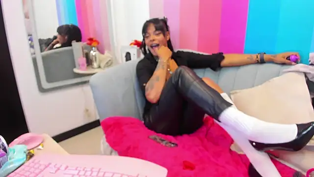 EmmaEbony_ webcam