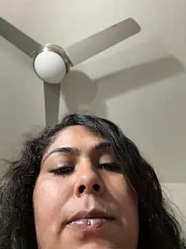 Honeyboo2333 webcam