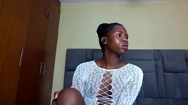 Cuteebony16