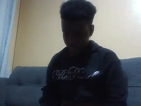 Pretty-Leaa webcam