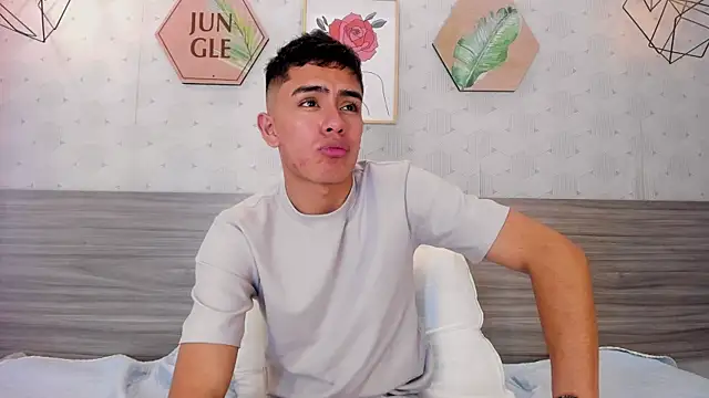 Alejo_Jones_ webcam
