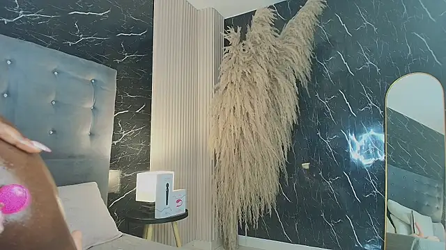 Ebony-petitee webcam