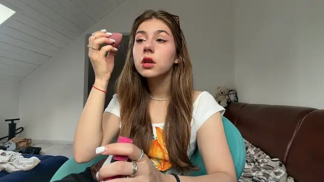 AriaToya webcam