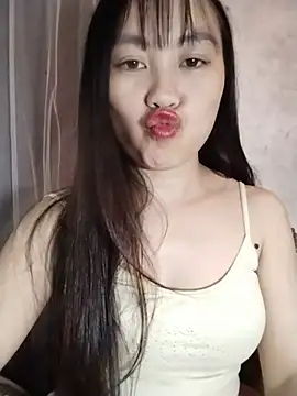 Cherry-squirtt live cam on StripChat
