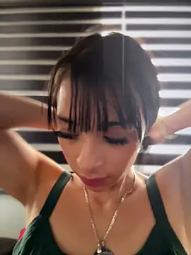 Sasha-firee live cam on StripChat