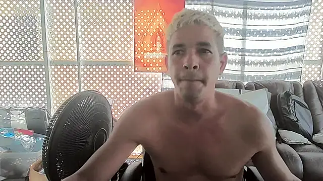 cubano1082 live cam on StripChat