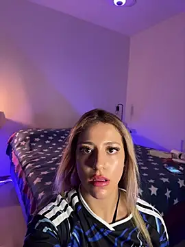 GiaPussy webcam