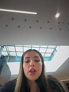 Alirawrz Live Webcam on Stripchat
