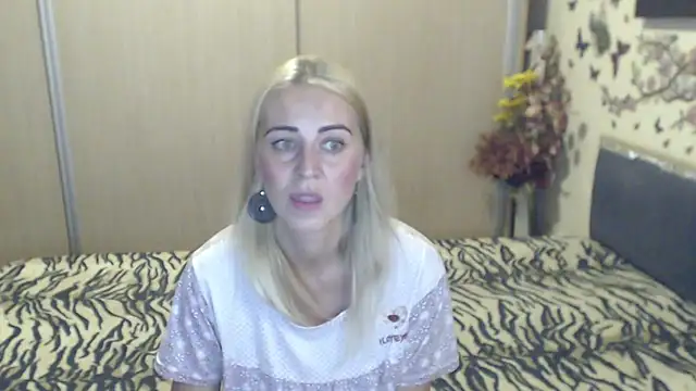MirabelaSweet live cam on StripChat