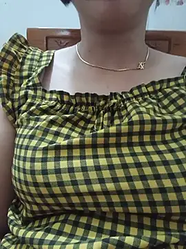 Belle-ee live cam on StripChat