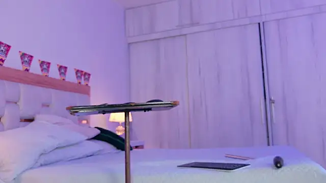 mia_hank