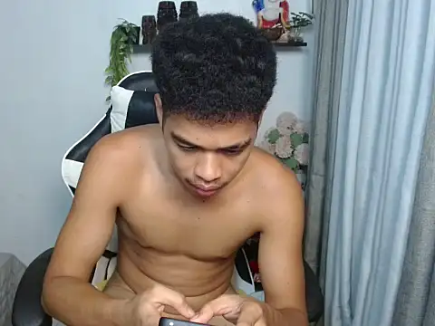 curlyasian_njxx live cam on StripChat