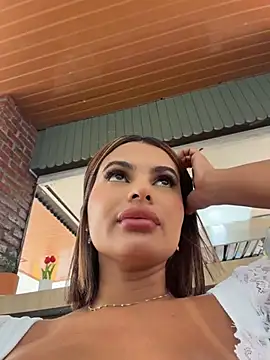 Irina_Velvett live cam on StripChat
