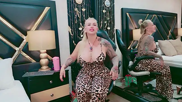 SophieWinsloow live cam on StripChat