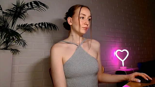 WhitePrincessLuna live cam on StripChat