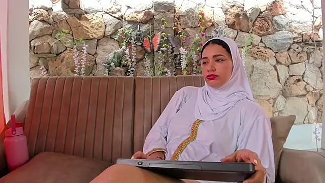 shanajamil (F young) - 😈 DILDO IN PUSSY  😈