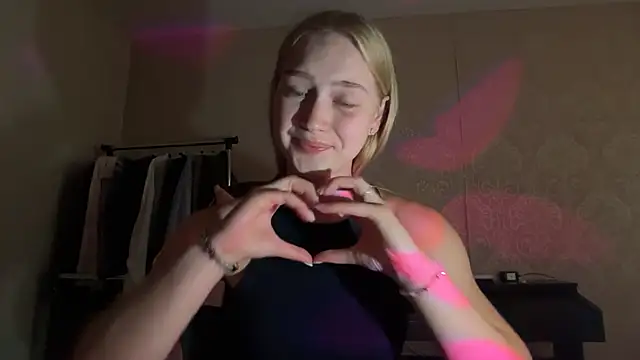 blondegirl2026 webcam