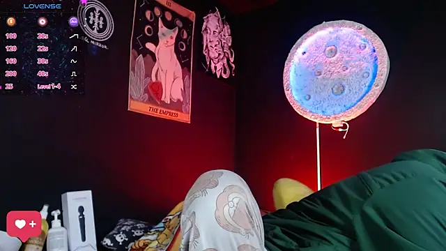 girl_intense444 webcam