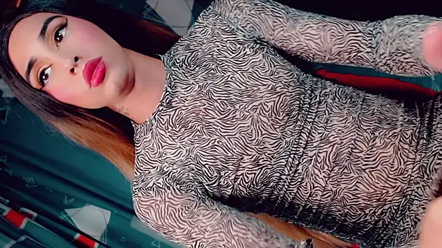 CharlotteBigCock webcam