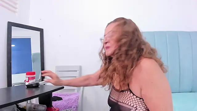 MatureHorny_70 webcam