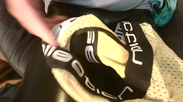 T0Yforeskin webcam