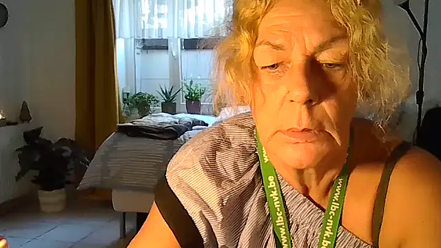 belgianshantie live cam on StripChat